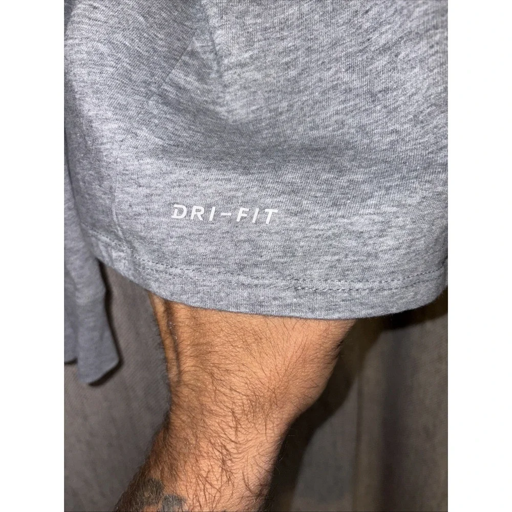 Nike‎ Tee Dri Fit Small